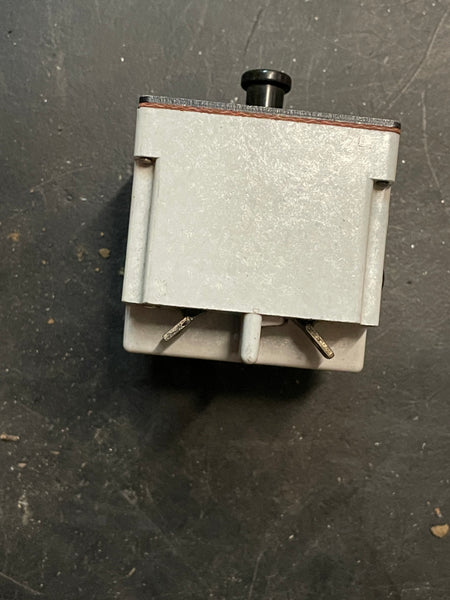 Sensata Technologies 122A698-1 Circuit Breaker NSN:5925-00-755-5798