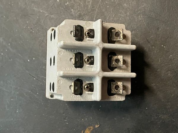 Sensata Technologies 122A698-1 Circuit Breaker NSN:5925-00-755-5798