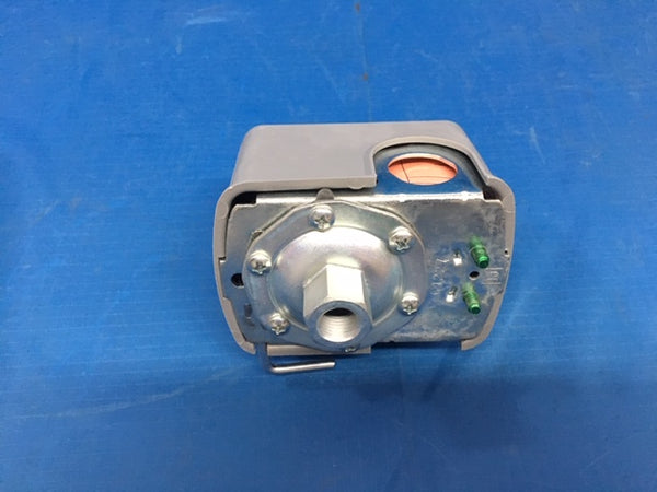 Square D Pumptrol 40 psi 60 psi Pressure Switch  P/N:9013FYG2J24MI NSN:5930-01-586-3692