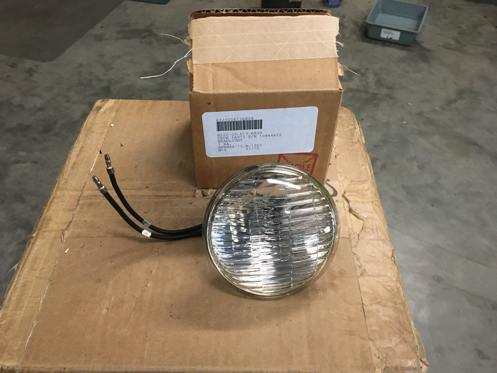 NOS 28V US Army Tank Automotive Command Headlight NSN:6220-00-613-6808 Model:10944452